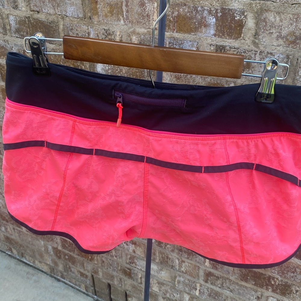 Lululemon Speed Shorts Jacquard Flash Deep Cool Neon Black Trim Pink Size 8 - Picture 4 of 17